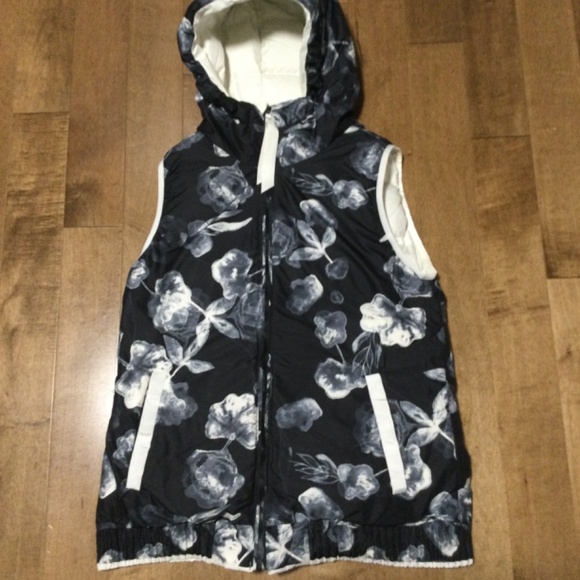 Womens reversible puffer vest (lululemon) - Picture 4 of 4